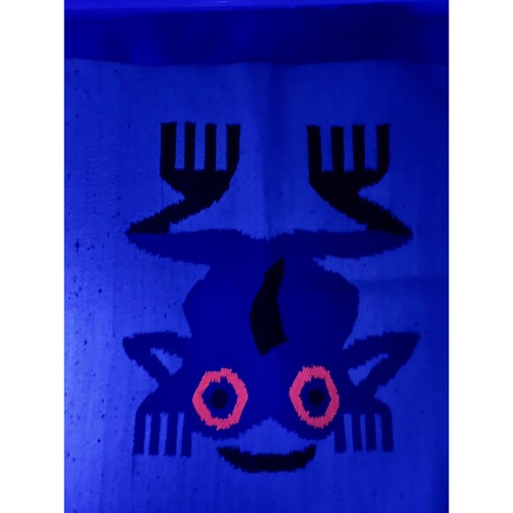 Handwoven Chameleon Lizard Wall Hanging rUG Pink Eyes Reacts With UV Light - Picture 2 of 8